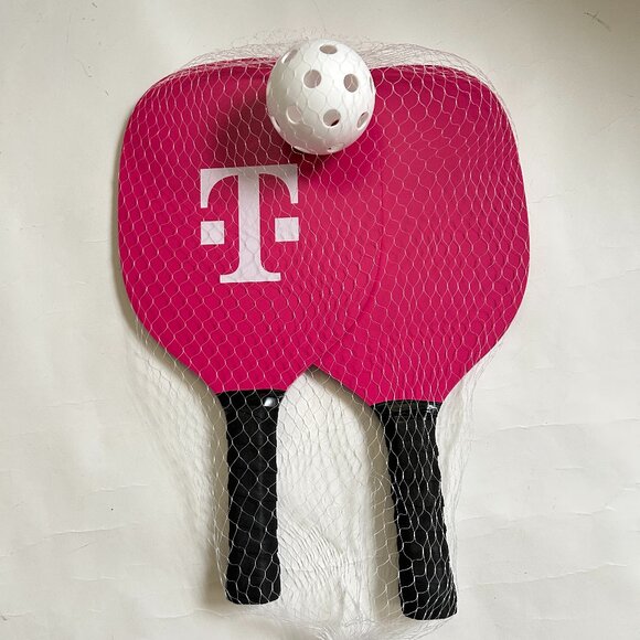 Tmobile Tuesday Pickle Ball Set t-mobile pickleball pink - Picture 1 of 4